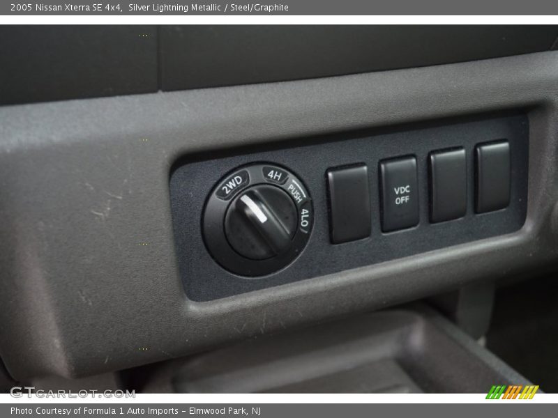 Silver Lightning Metallic / Steel/Graphite 2005 Nissan Xterra SE 4x4