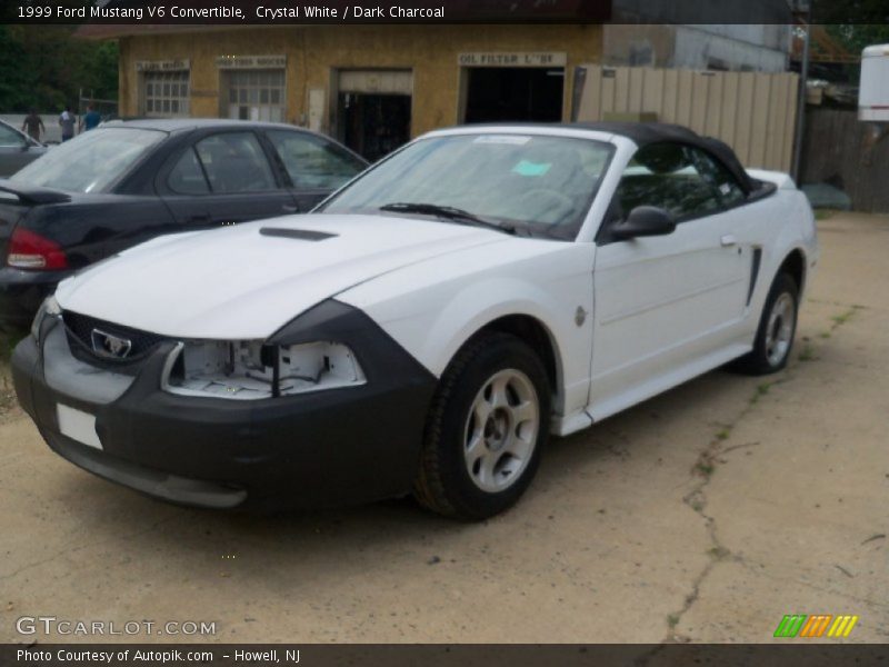 Crystal White / Dark Charcoal 1999 Ford Mustang V6 Convertible
