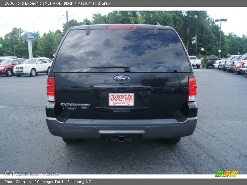 Black / Medium Flint Grey 2006 Ford Expedition XLT 4x4