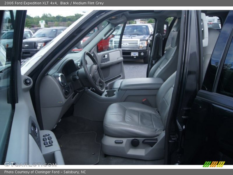 Black / Medium Flint Grey 2006 Ford Expedition XLT 4x4