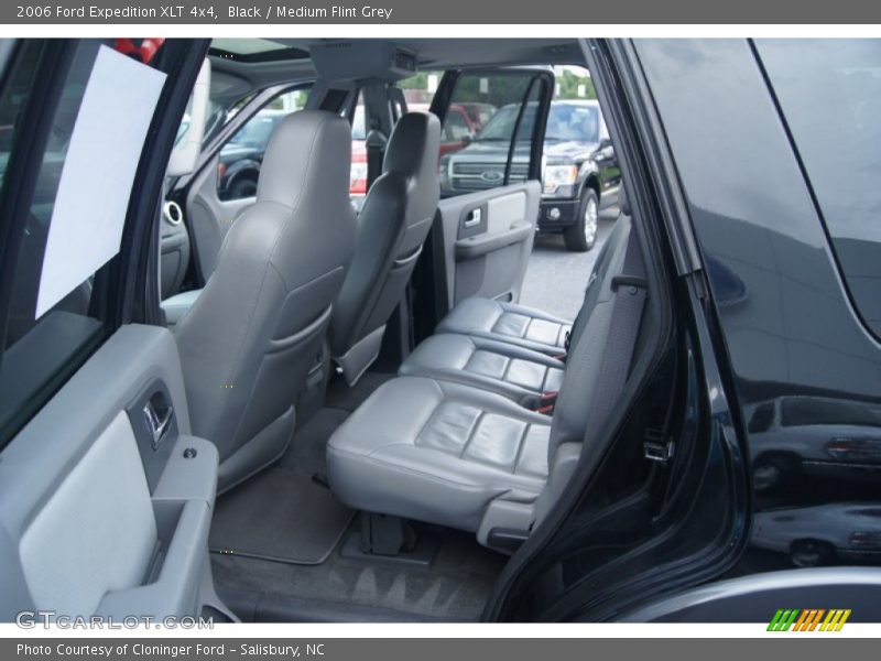 Black / Medium Flint Grey 2006 Ford Expedition XLT 4x4