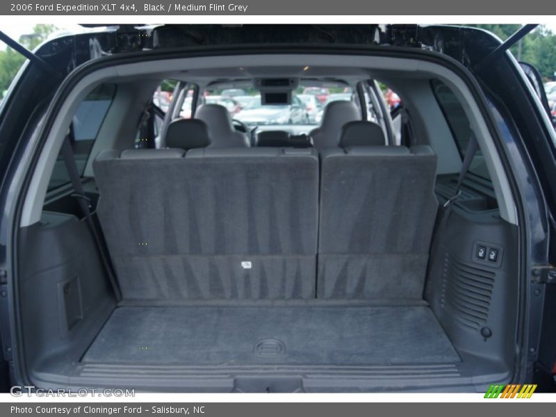 Black / Medium Flint Grey 2006 Ford Expedition XLT 4x4