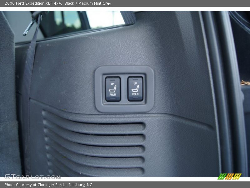 Black / Medium Flint Grey 2006 Ford Expedition XLT 4x4
