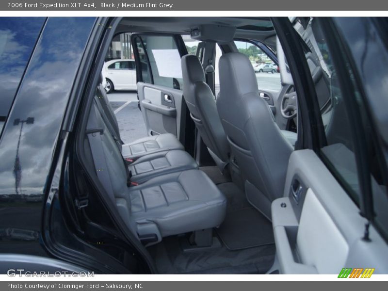 Black / Medium Flint Grey 2006 Ford Expedition XLT 4x4