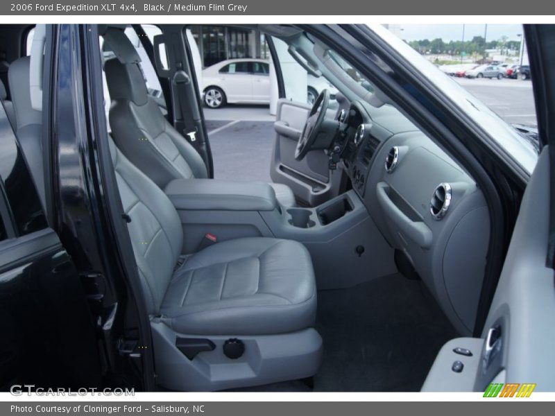 Black / Medium Flint Grey 2006 Ford Expedition XLT 4x4
