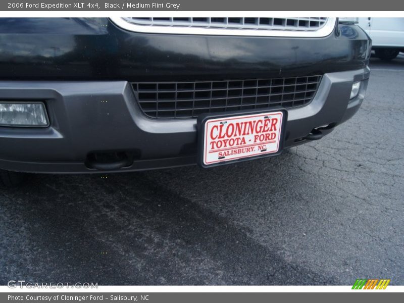 Black / Medium Flint Grey 2006 Ford Expedition XLT 4x4