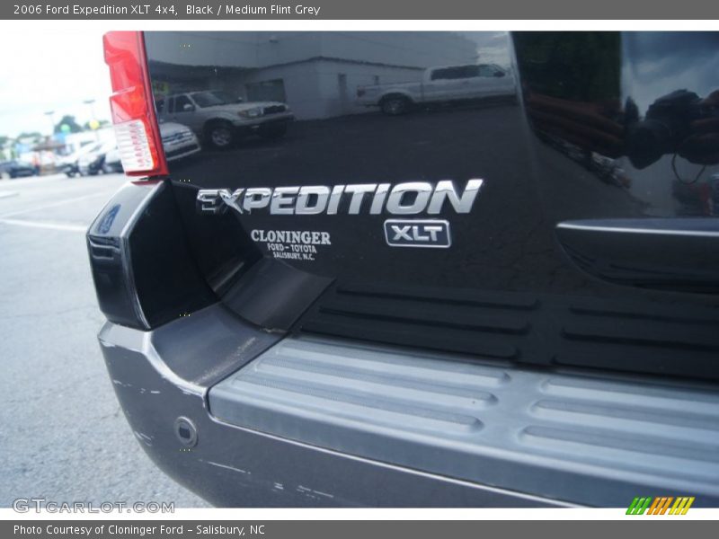 Black / Medium Flint Grey 2006 Ford Expedition XLT 4x4