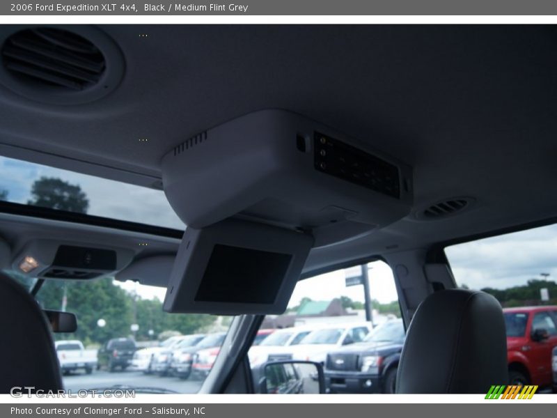Black / Medium Flint Grey 2006 Ford Expedition XLT 4x4