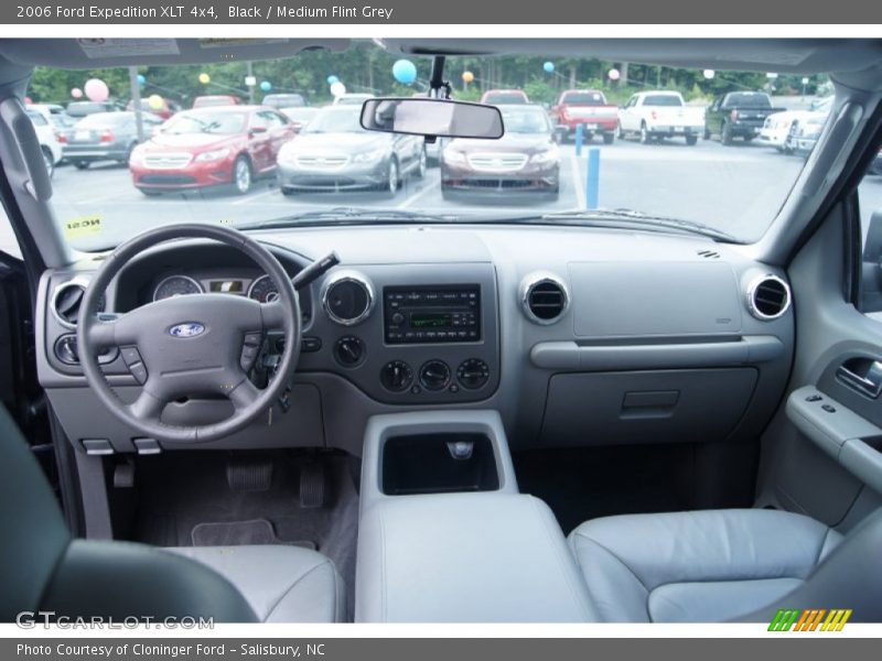 Black / Medium Flint Grey 2006 Ford Expedition XLT 4x4