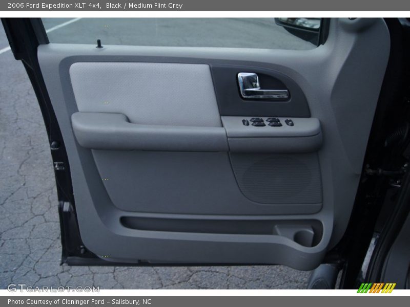 Black / Medium Flint Grey 2006 Ford Expedition XLT 4x4