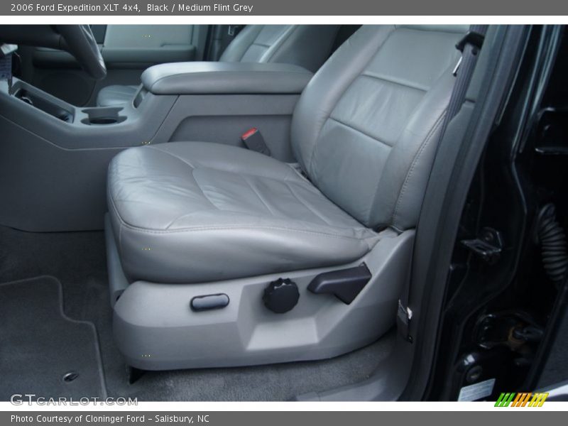 Black / Medium Flint Grey 2006 Ford Expedition XLT 4x4