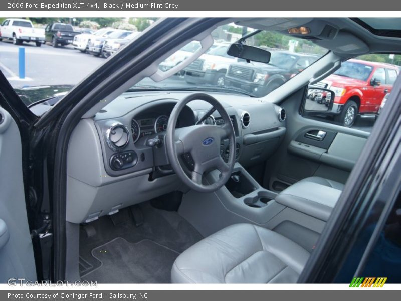Black / Medium Flint Grey 2006 Ford Expedition XLT 4x4