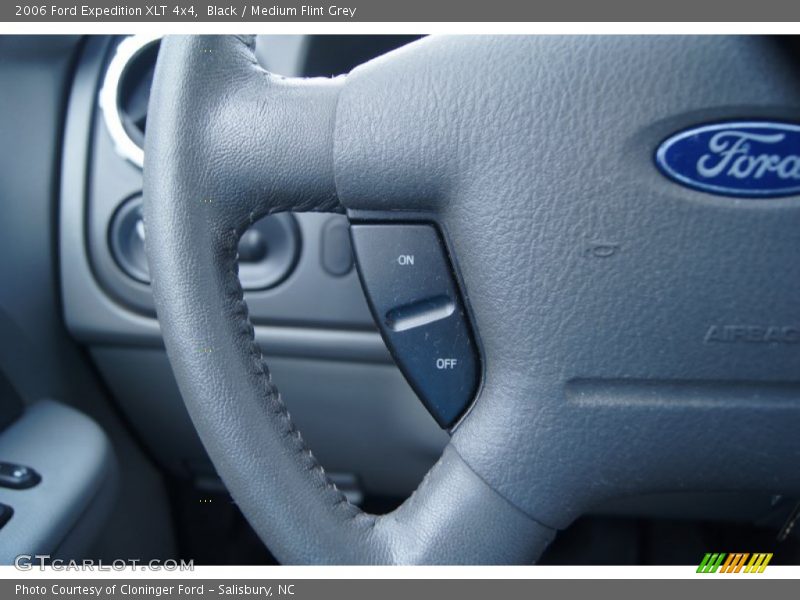 Black / Medium Flint Grey 2006 Ford Expedition XLT 4x4