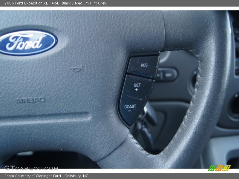 Black / Medium Flint Grey 2006 Ford Expedition XLT 4x4