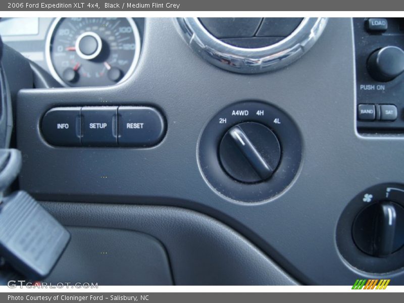 Black / Medium Flint Grey 2006 Ford Expedition XLT 4x4