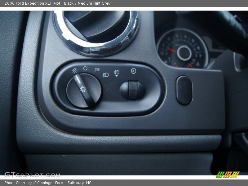 Black / Medium Flint Grey 2006 Ford Expedition XLT 4x4