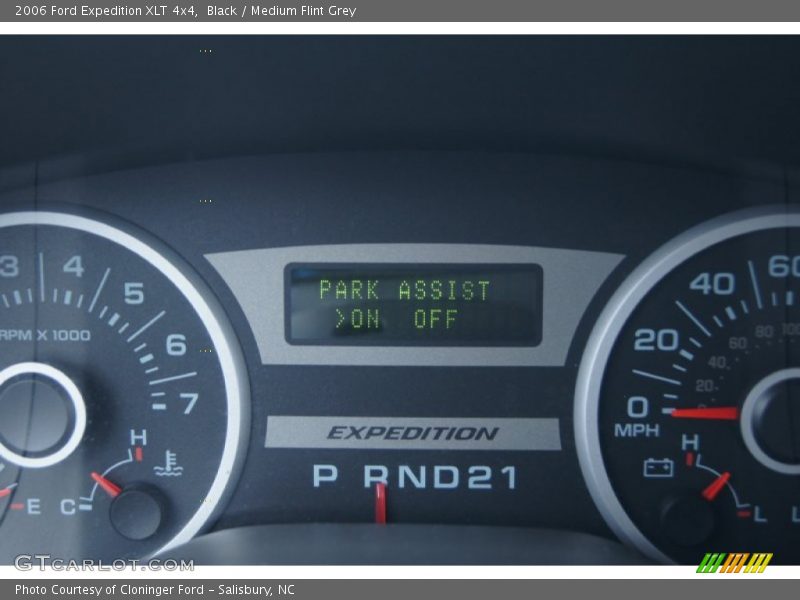 Black / Medium Flint Grey 2006 Ford Expedition XLT 4x4