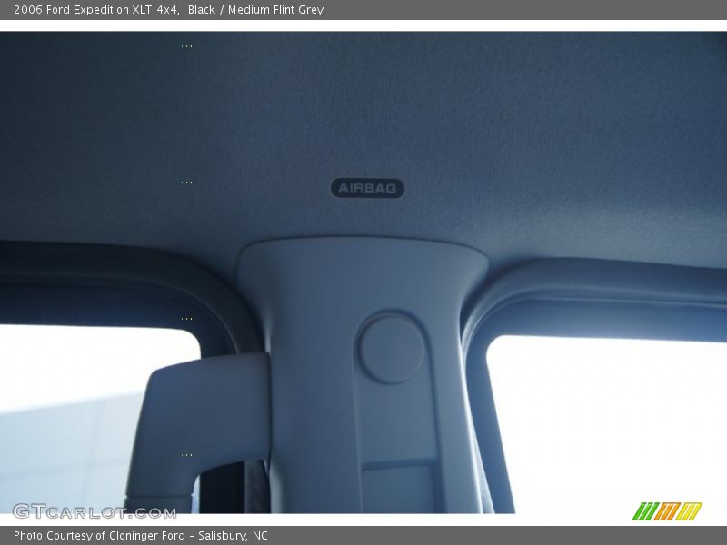 Black / Medium Flint Grey 2006 Ford Expedition XLT 4x4
