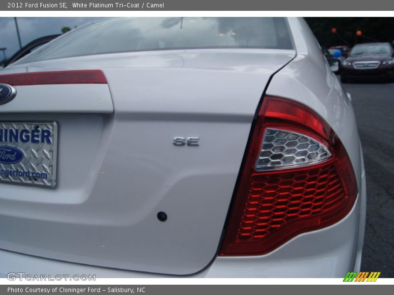 White Platinum Tri-Coat / Camel 2012 Ford Fusion SE