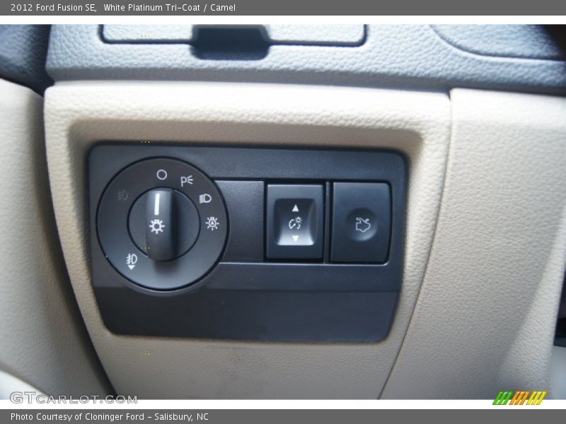 White Platinum Tri-Coat / Camel 2012 Ford Fusion SE