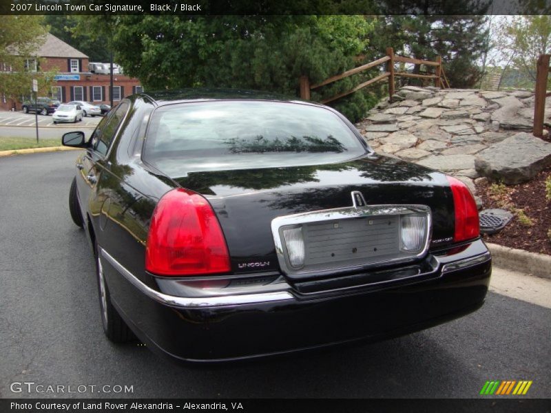 Black / Black 2007 Lincoln Town Car Signature