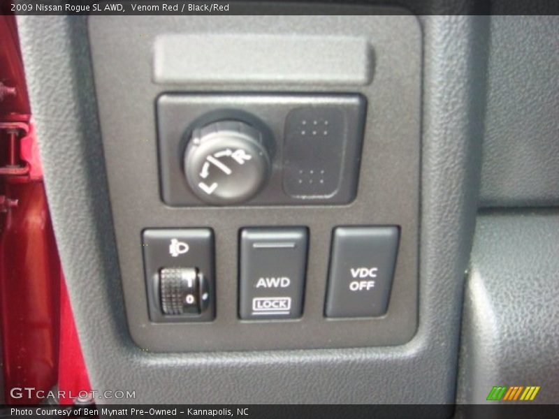 Venom Red / Black/Red 2009 Nissan Rogue SL AWD