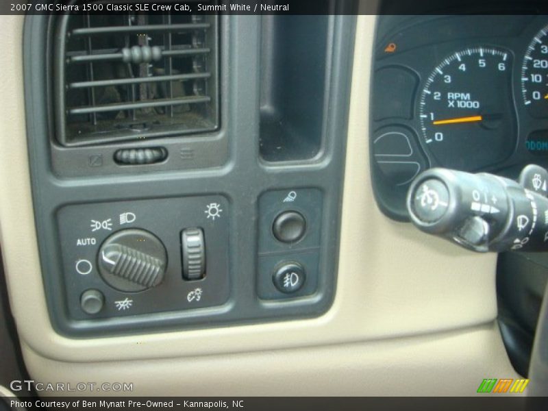 Summit White / Neutral 2007 GMC Sierra 1500 Classic SLE Crew Cab