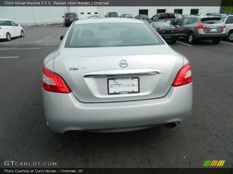Radiant Silver Metallic / Charcoal 2009 Nissan Maxima 3.5 S