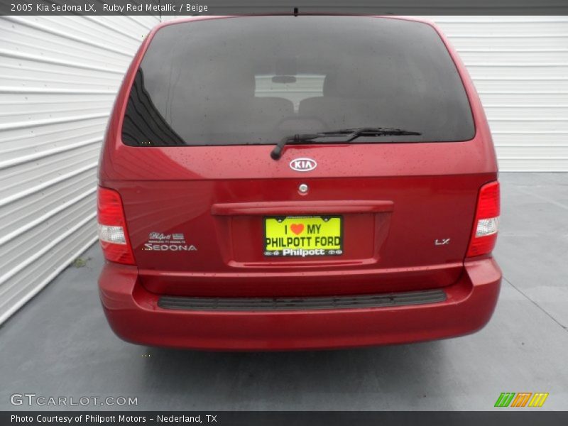 Ruby Red Metallic / Beige 2005 Kia Sedona LX