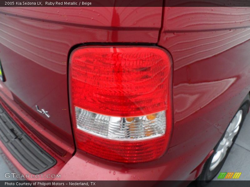 Ruby Red Metallic / Beige 2005 Kia Sedona LX