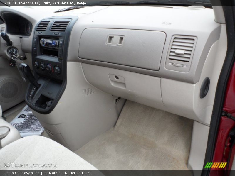 Ruby Red Metallic / Beige 2005 Kia Sedona LX