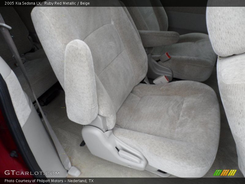 Ruby Red Metallic / Beige 2005 Kia Sedona LX