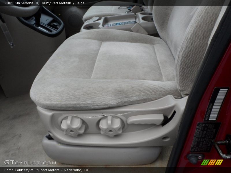 Ruby Red Metallic / Beige 2005 Kia Sedona LX