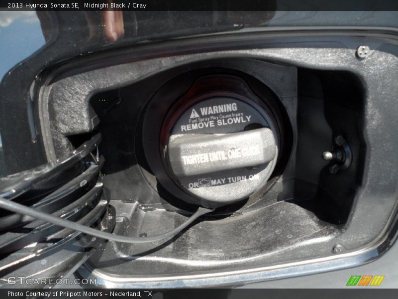 Midnight Black / Gray 2013 Hyundai Sonata SE