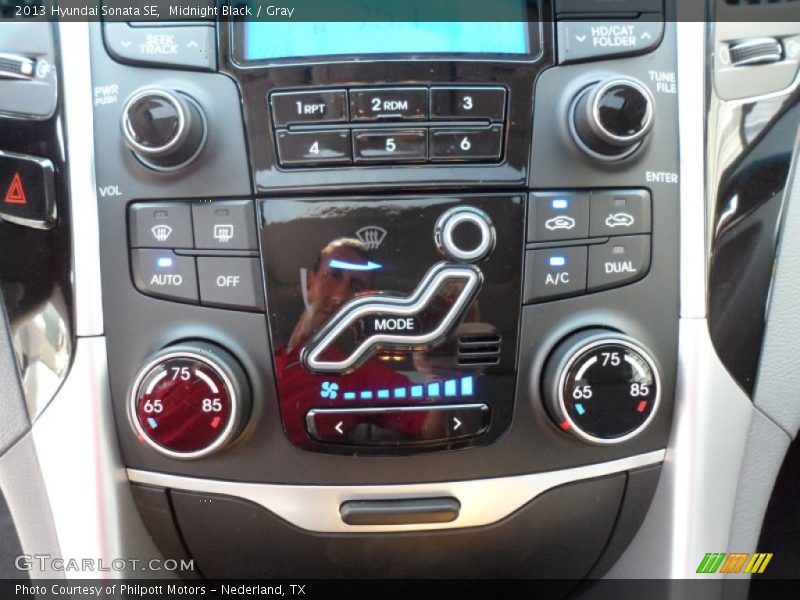 Midnight Black / Gray 2013 Hyundai Sonata SE