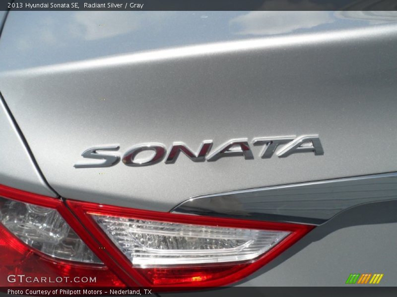 Radiant Silver / Gray 2013 Hyundai Sonata SE