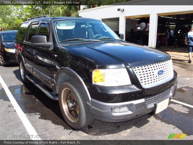 Black / Medium Flint Grey 2006 Ford Expedition XLT