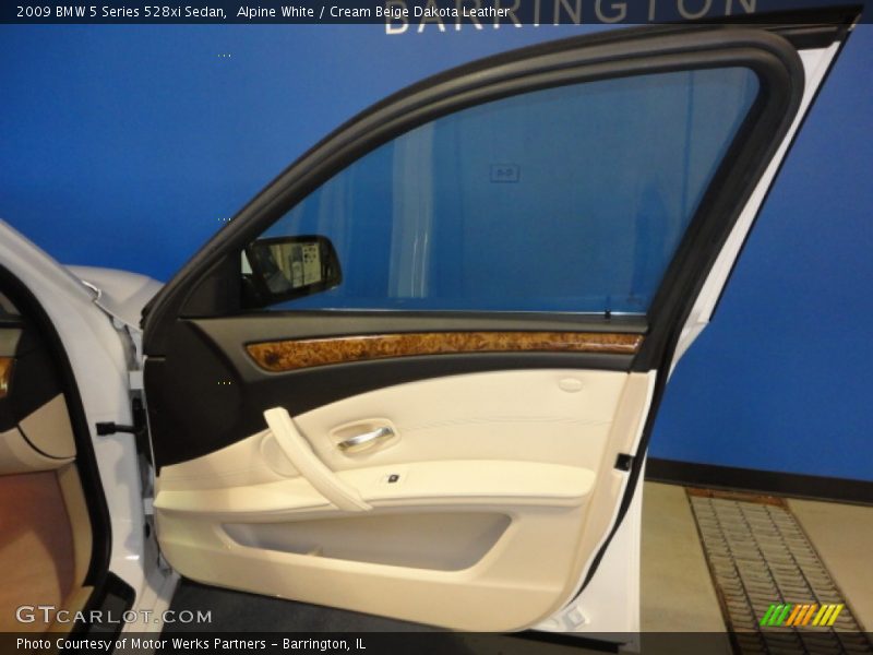 Alpine White / Cream Beige Dakota Leather 2009 BMW 5 Series 528xi Sedan