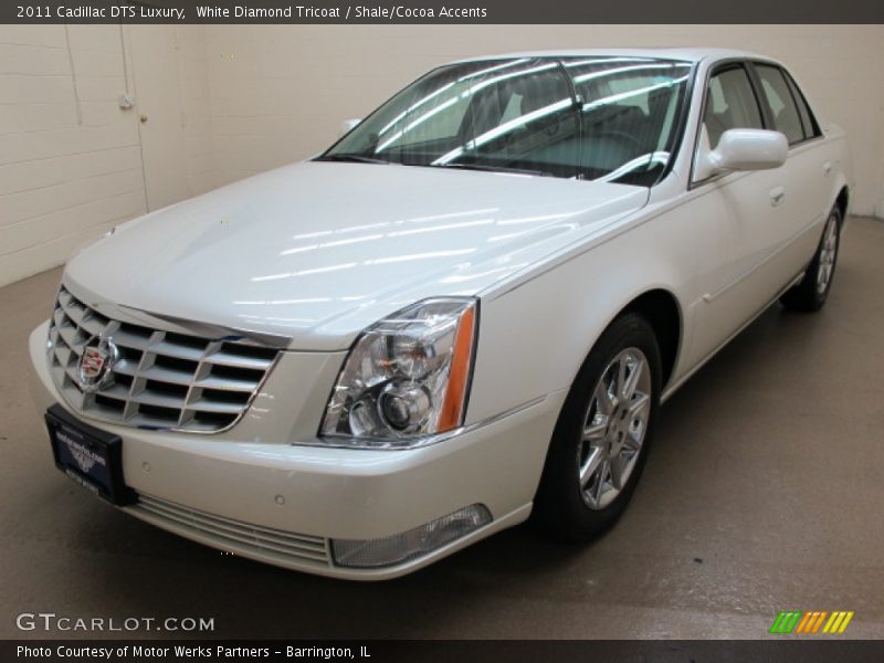 White Diamond Tricoat / Shale/Cocoa Accents 2011 Cadillac DTS Luxury
