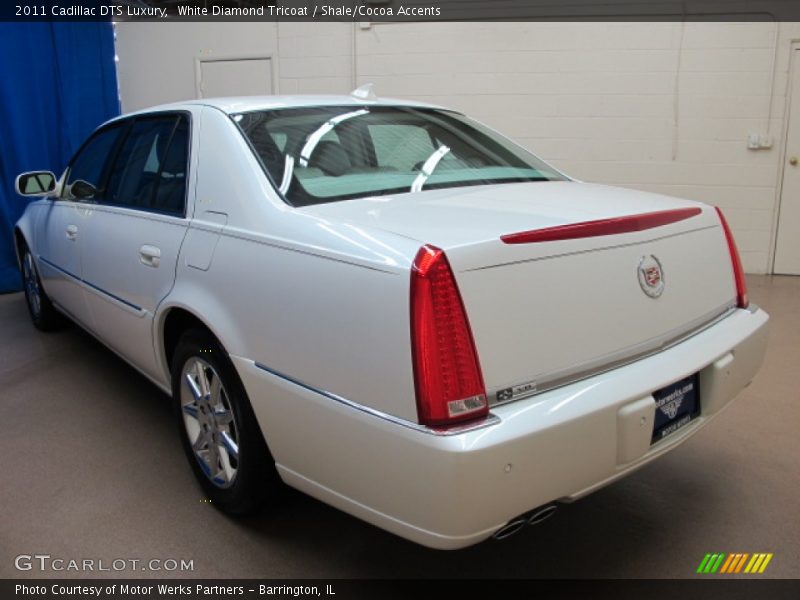 White Diamond Tricoat / Shale/Cocoa Accents 2011 Cadillac DTS Luxury