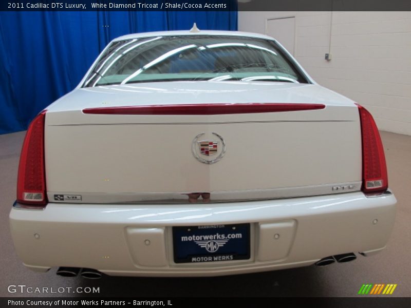 White Diamond Tricoat / Shale/Cocoa Accents 2011 Cadillac DTS Luxury