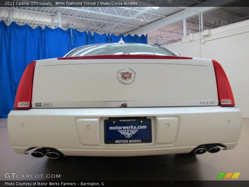 White Diamond Tricoat / Shale/Cocoa Accents 2011 Cadillac DTS Luxury
