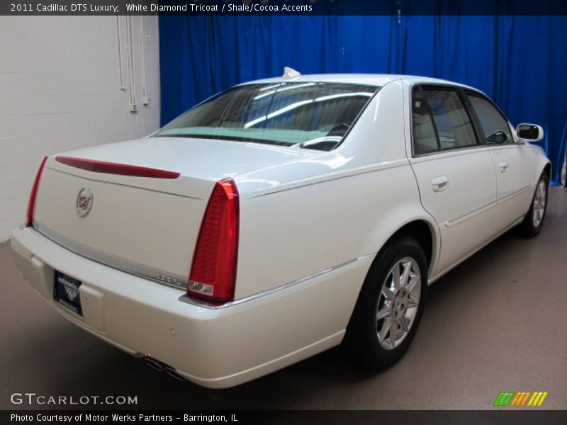 White Diamond Tricoat / Shale/Cocoa Accents 2011 Cadillac DTS Luxury