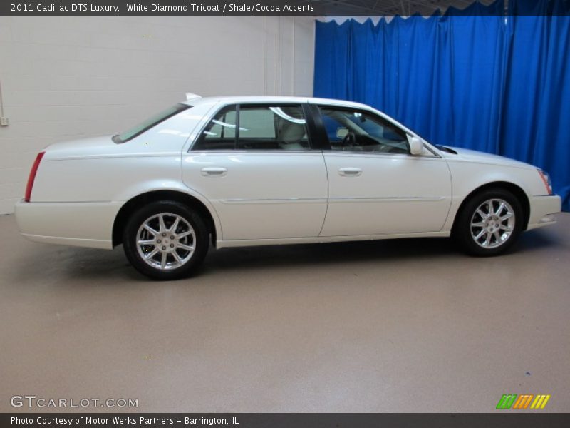White Diamond Tricoat / Shale/Cocoa Accents 2011 Cadillac DTS Luxury
