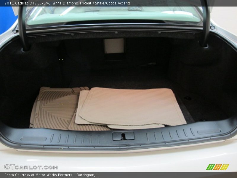 White Diamond Tricoat / Shale/Cocoa Accents 2011 Cadillac DTS Luxury