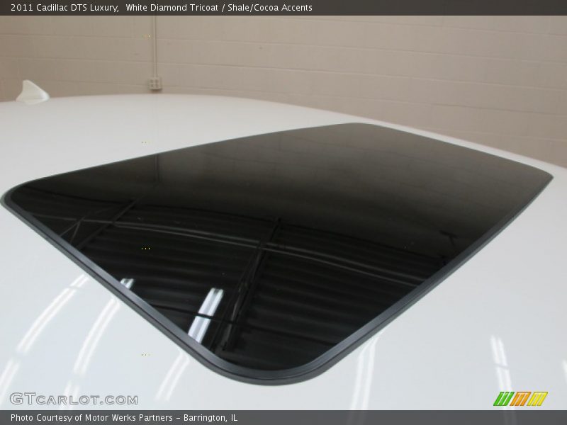White Diamond Tricoat / Shale/Cocoa Accents 2011 Cadillac DTS Luxury