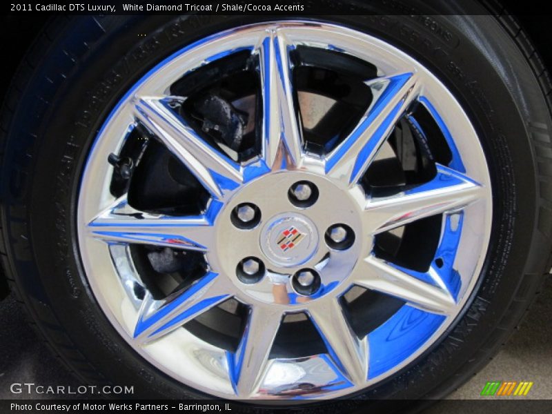 White Diamond Tricoat / Shale/Cocoa Accents 2011 Cadillac DTS Luxury
