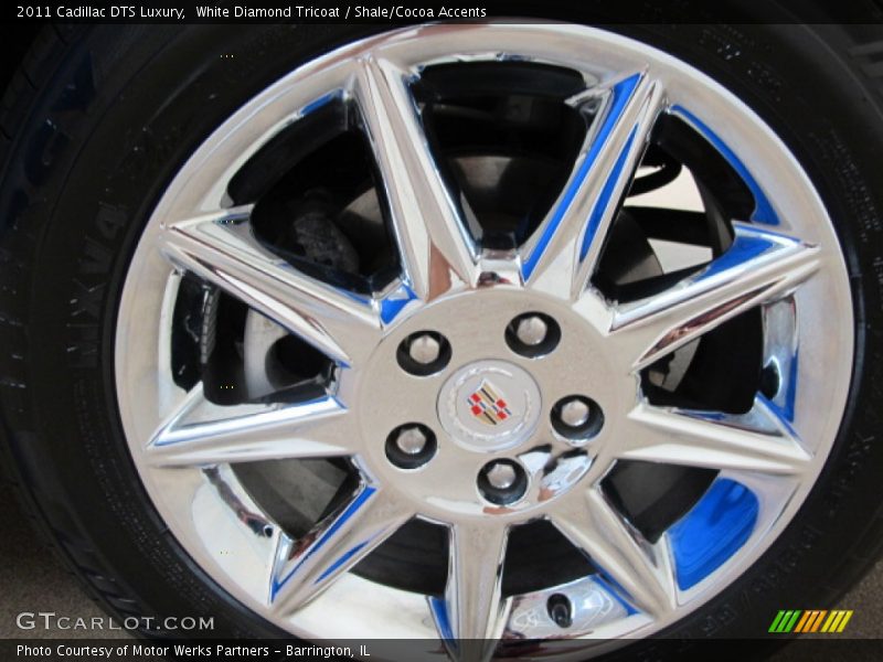White Diamond Tricoat / Shale/Cocoa Accents 2011 Cadillac DTS Luxury