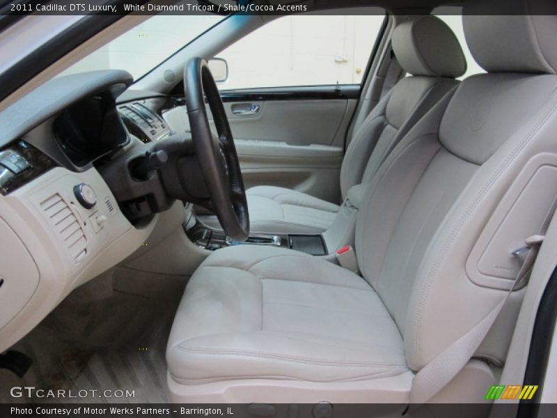 White Diamond Tricoat / Shale/Cocoa Accents 2011 Cadillac DTS Luxury