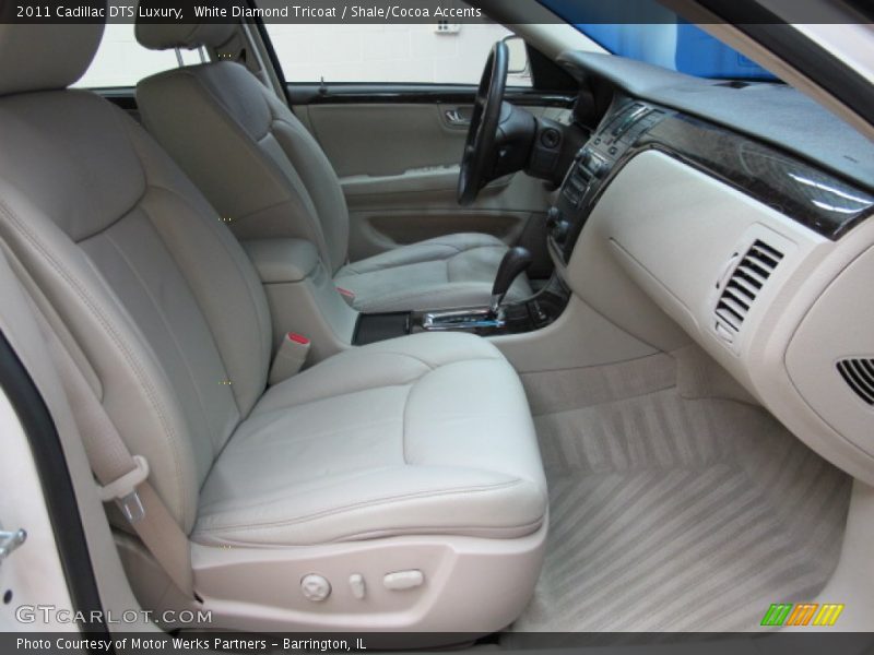 White Diamond Tricoat / Shale/Cocoa Accents 2011 Cadillac DTS Luxury